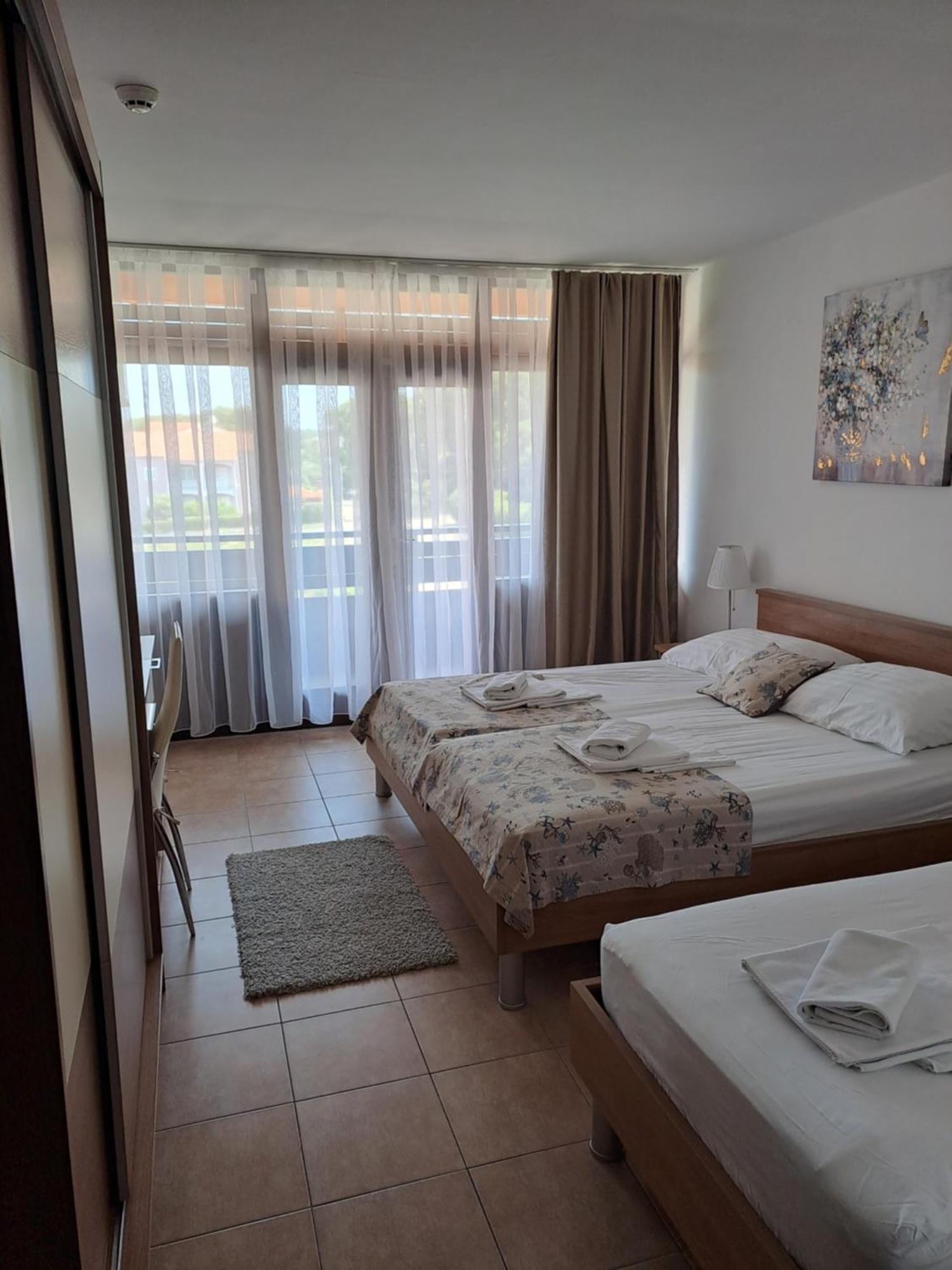 Hotel Albamaris Biograd Na Moru Extérieur photo